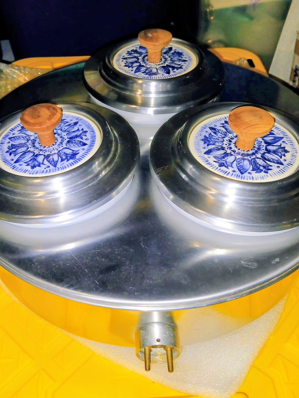 B. W. Buenilum Aluminum Blue & White Ceramic Lids W/wood Handles